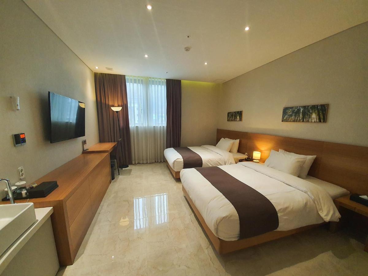 Benikea Hotel Yangsan Екстер'єр фото